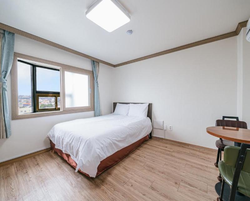 Top Island Hotel Jeju Exterior photo