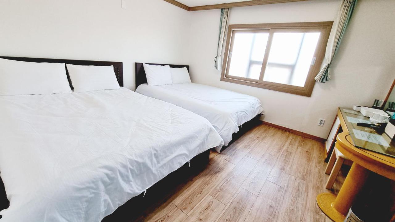 Top Island Hotel Jeju Exterior photo